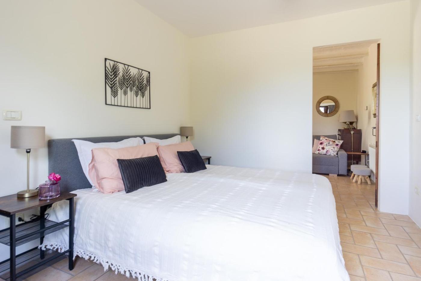 Rosa Nel Pozzo Apartments And B&B San Pietro  Екстериор снимка