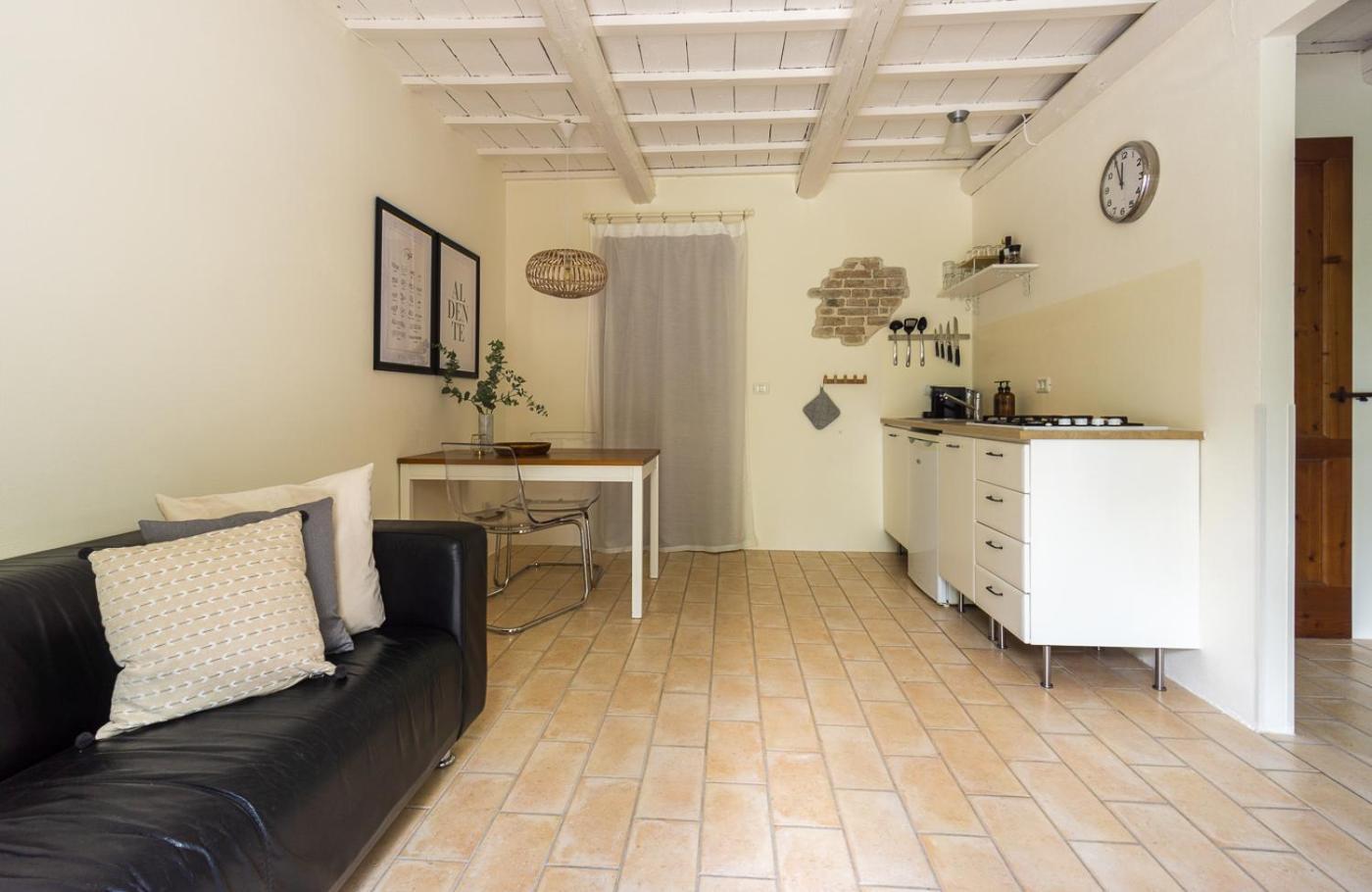 Rosa Nel Pozzo Apartments And B&B San Pietro  Екстериор снимка