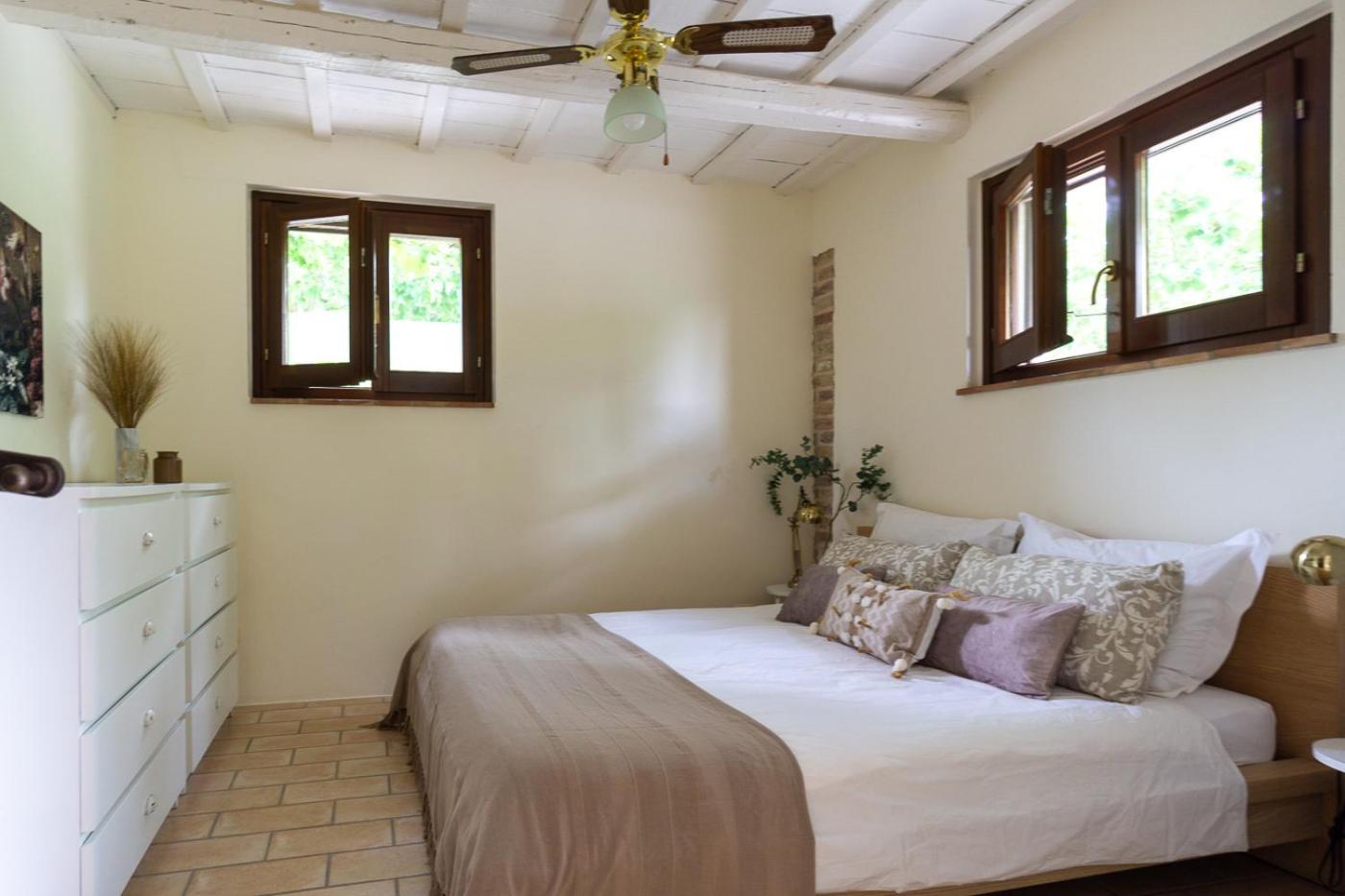 Rosa Nel Pozzo Apartments And B&B San Pietro  Екстериор снимка