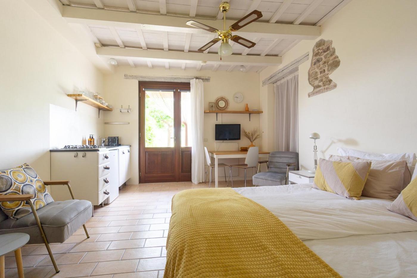 Rosa Nel Pozzo Apartments And B&B San Pietro  Екстериор снимка