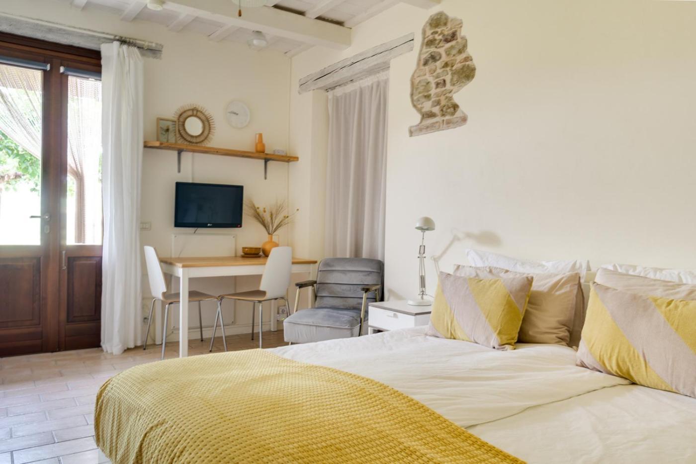 Rosa Nel Pozzo Apartments And B&B San Pietro  Екстериор снимка