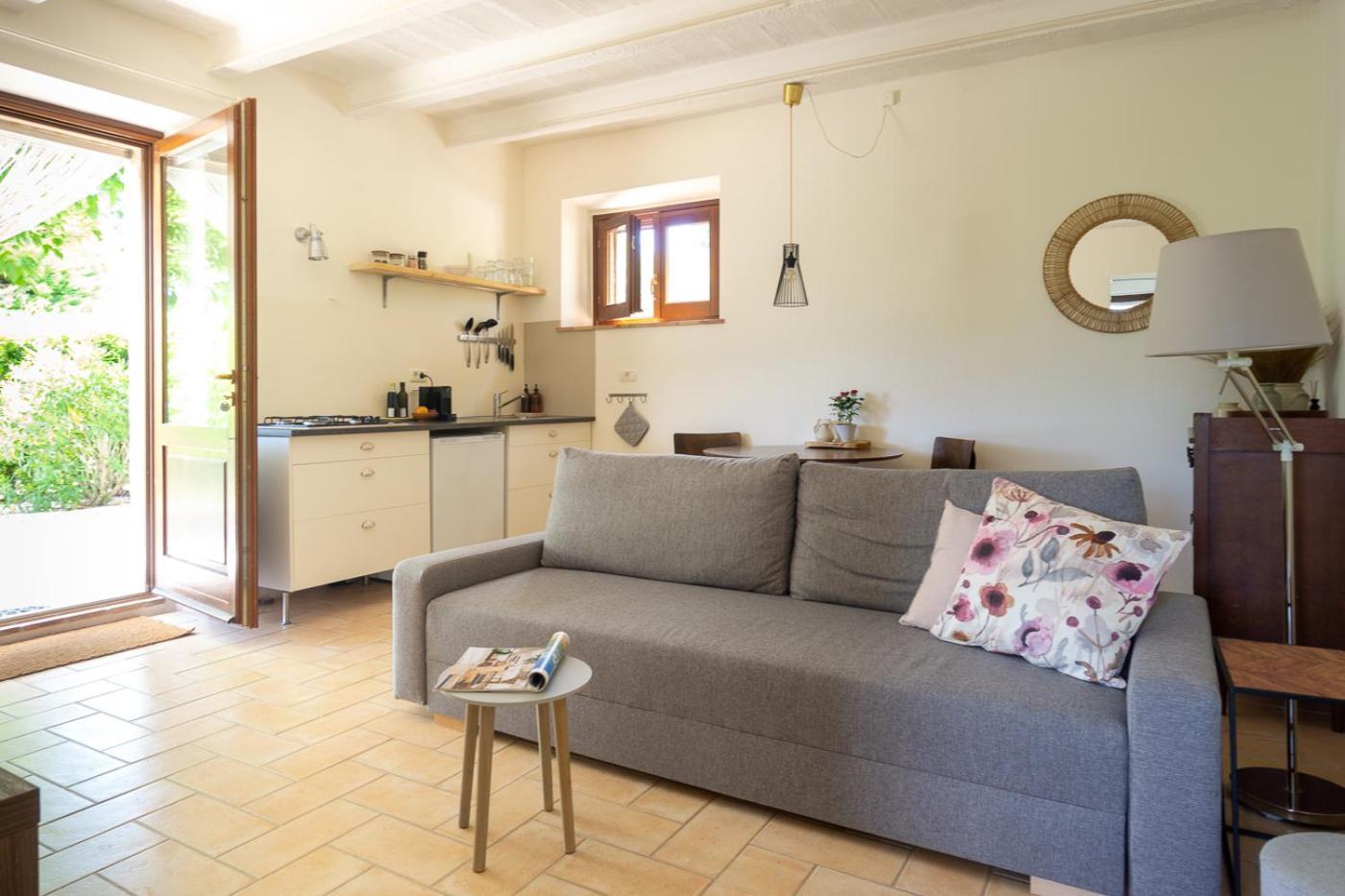 Rosa Nel Pozzo Apartments And B&B San Pietro  Екстериор снимка