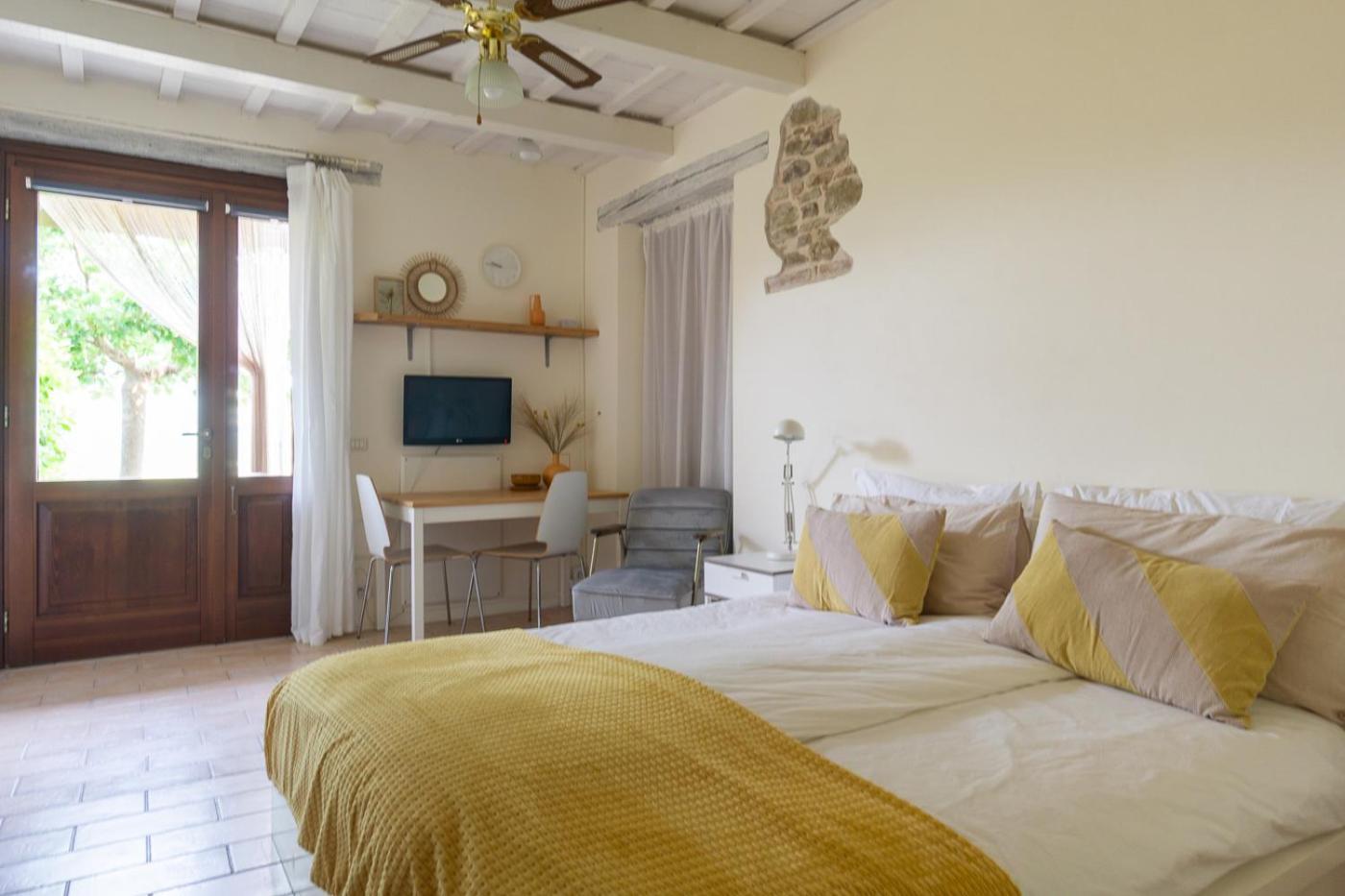 Rosa Nel Pozzo Apartments And B&B San Pietro  Екстериор снимка