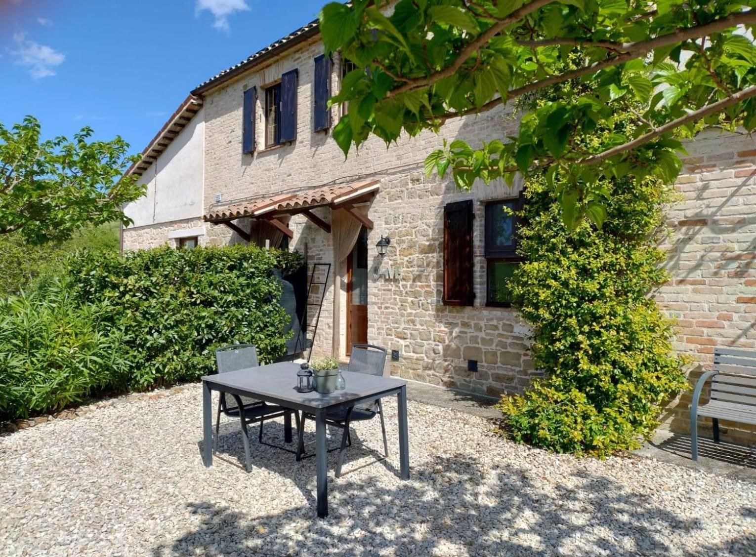 Rosa Nel Pozzo Apartments And B&B San Pietro  Екстериор снимка