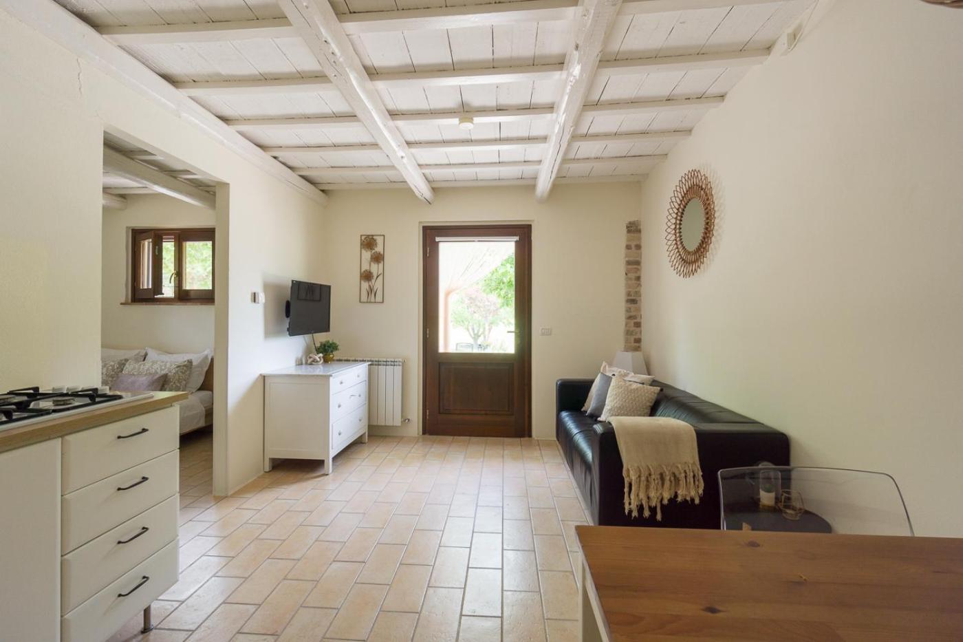 Rosa Nel Pozzo Apartments And B&B San Pietro  Екстериор снимка