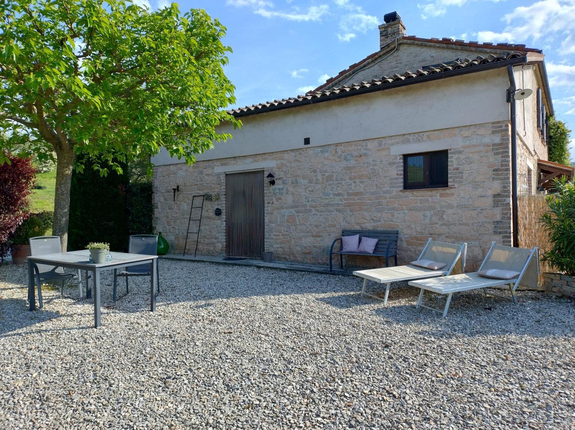 Rosa Nel Pozzo Apartments And B&B San Pietro  Екстериор снимка