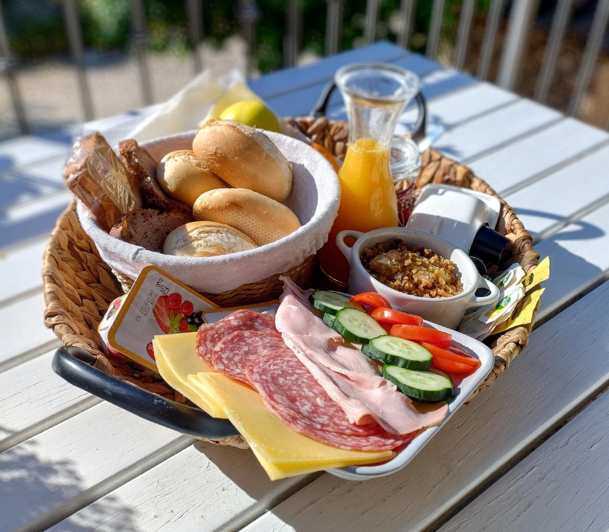 Rosa Nel Pozzo Apartments And B&B San Pietro  Екстериор снимка