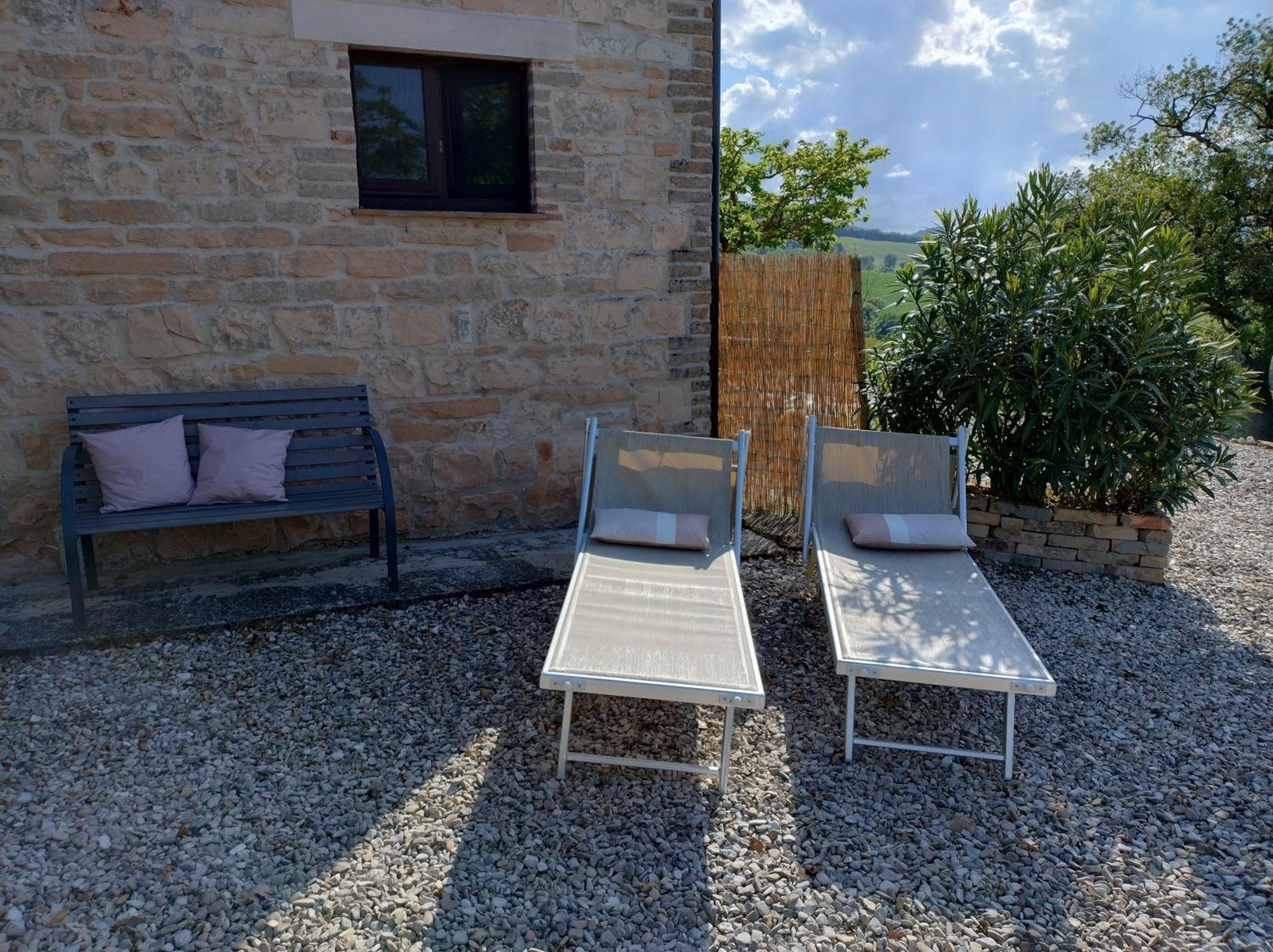 Rosa Nel Pozzo Apartments And B&B San Pietro  Екстериор снимка