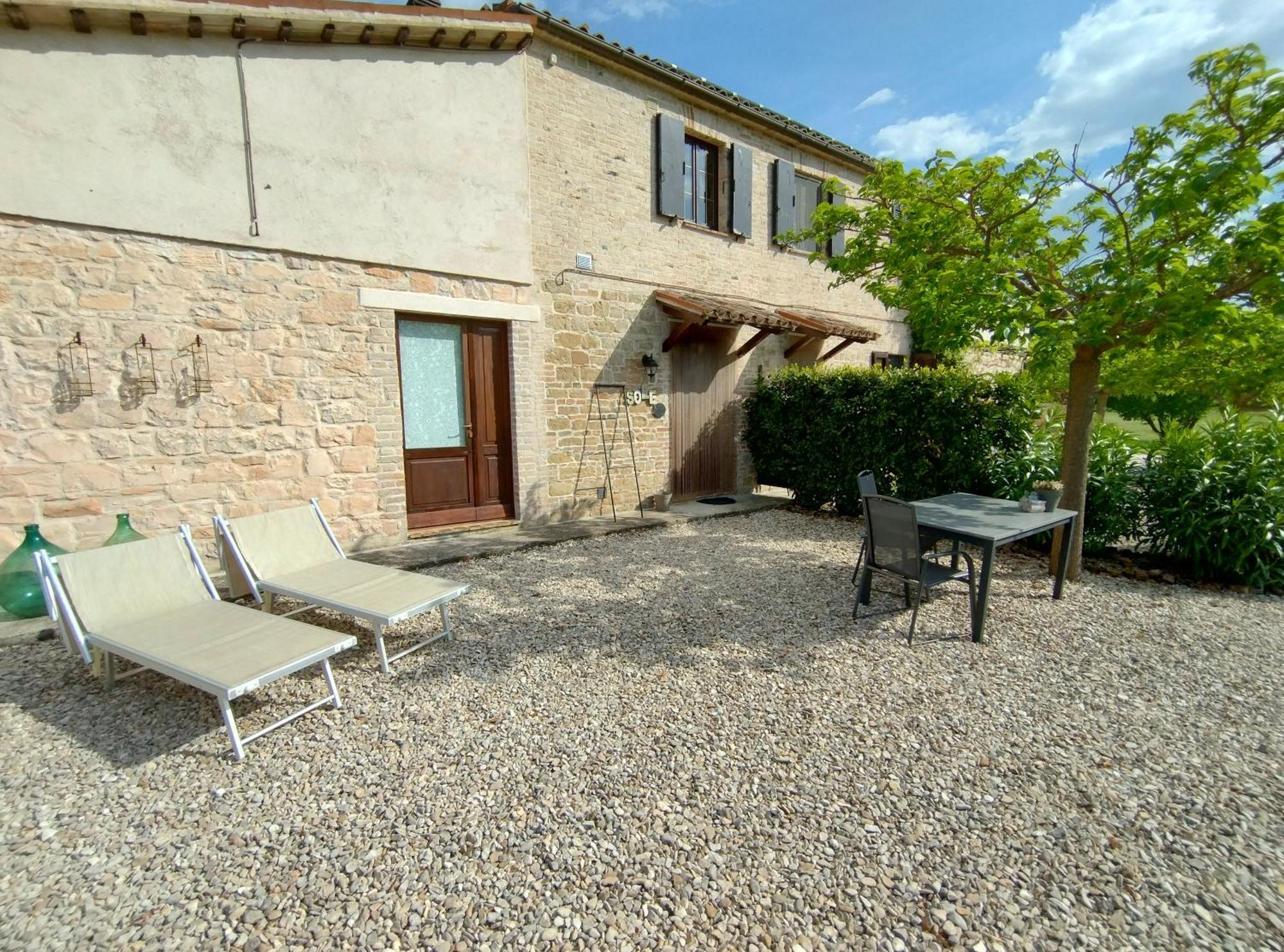 Rosa Nel Pozzo Apartments And B&B San Pietro  Екстериор снимка